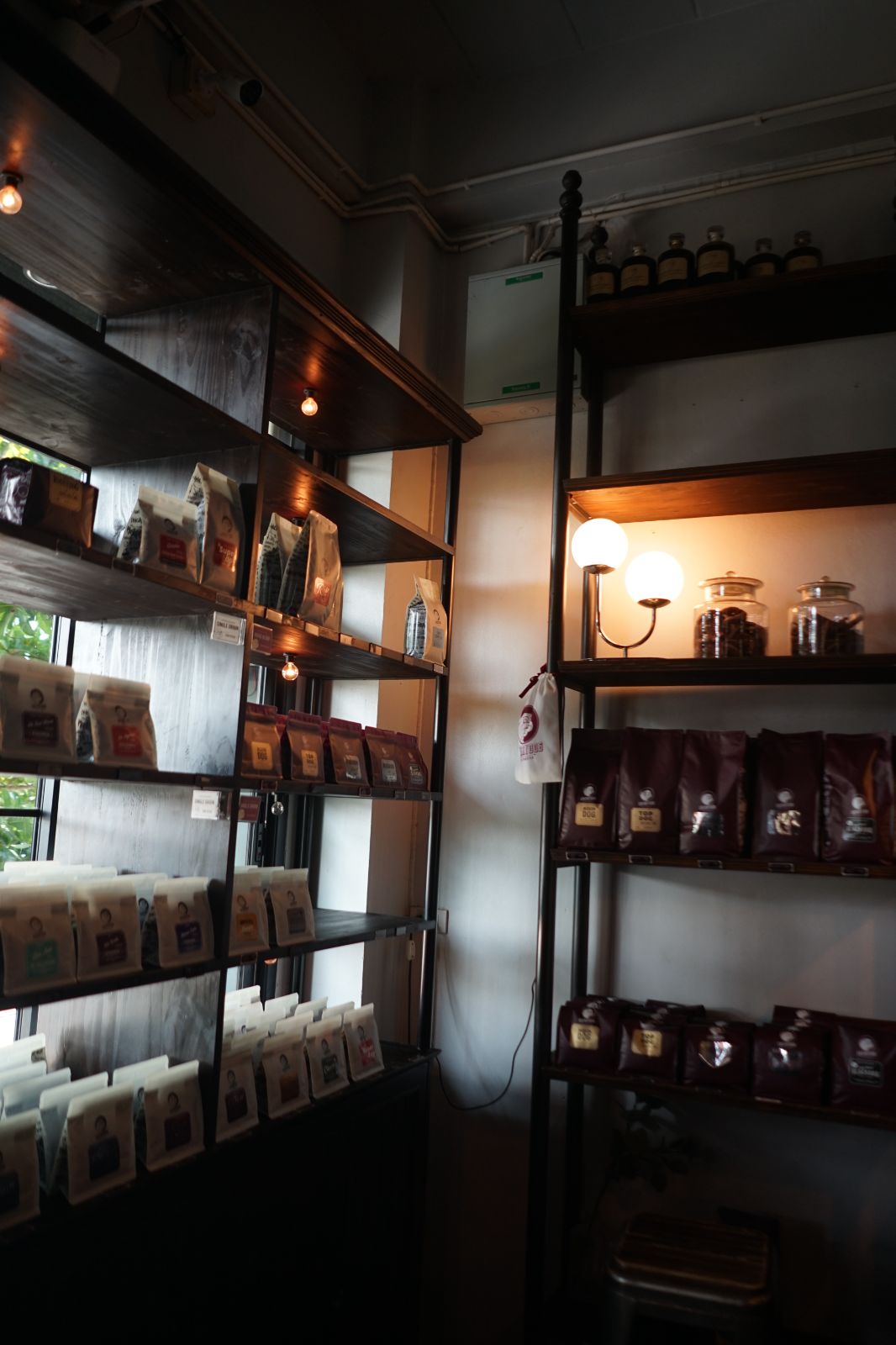 Cherrydog Coffee Roaster ambiance image 10