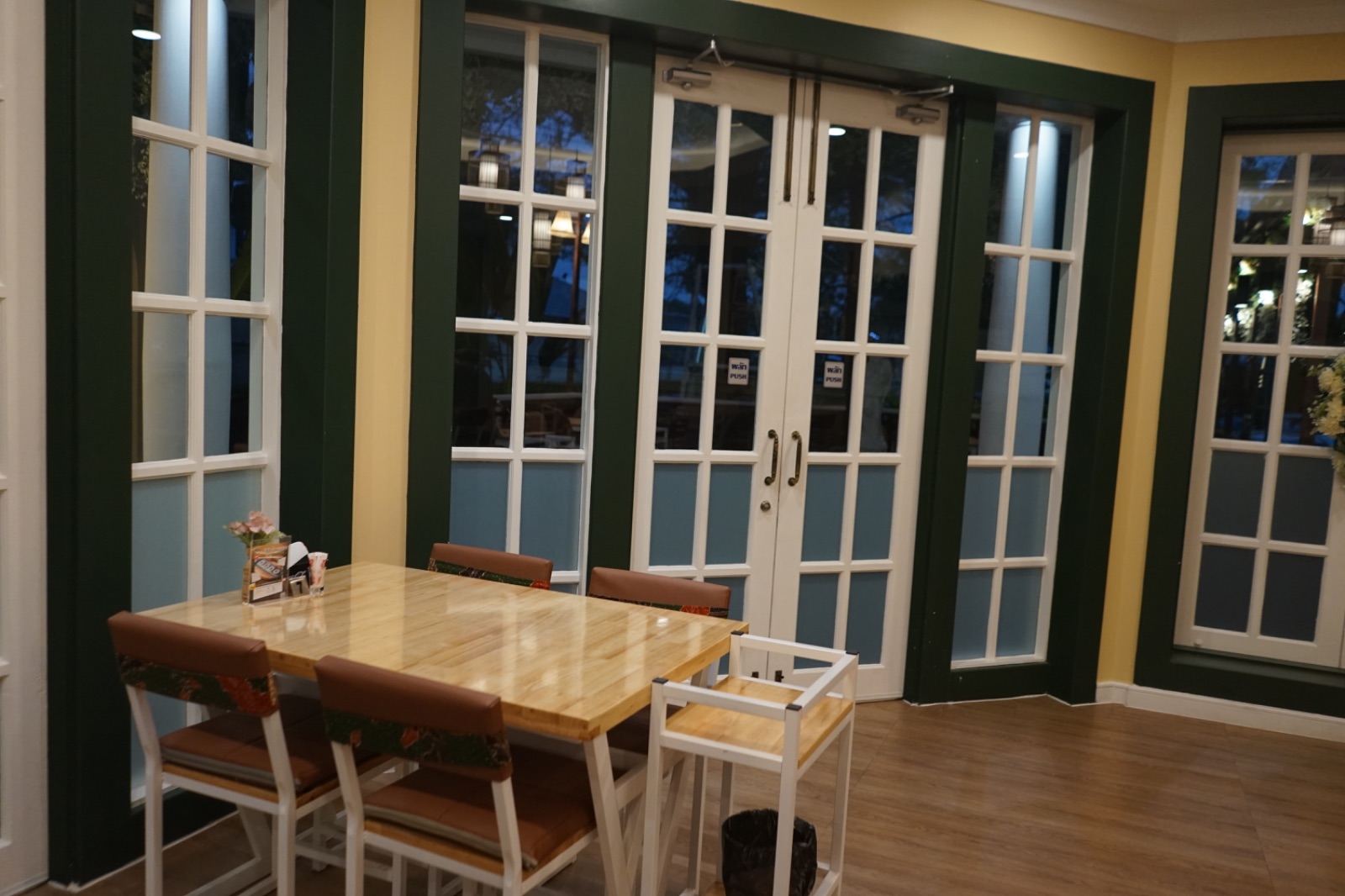 ร้านอาหารในเหมือง@เลียบด่วน ambiance image 2