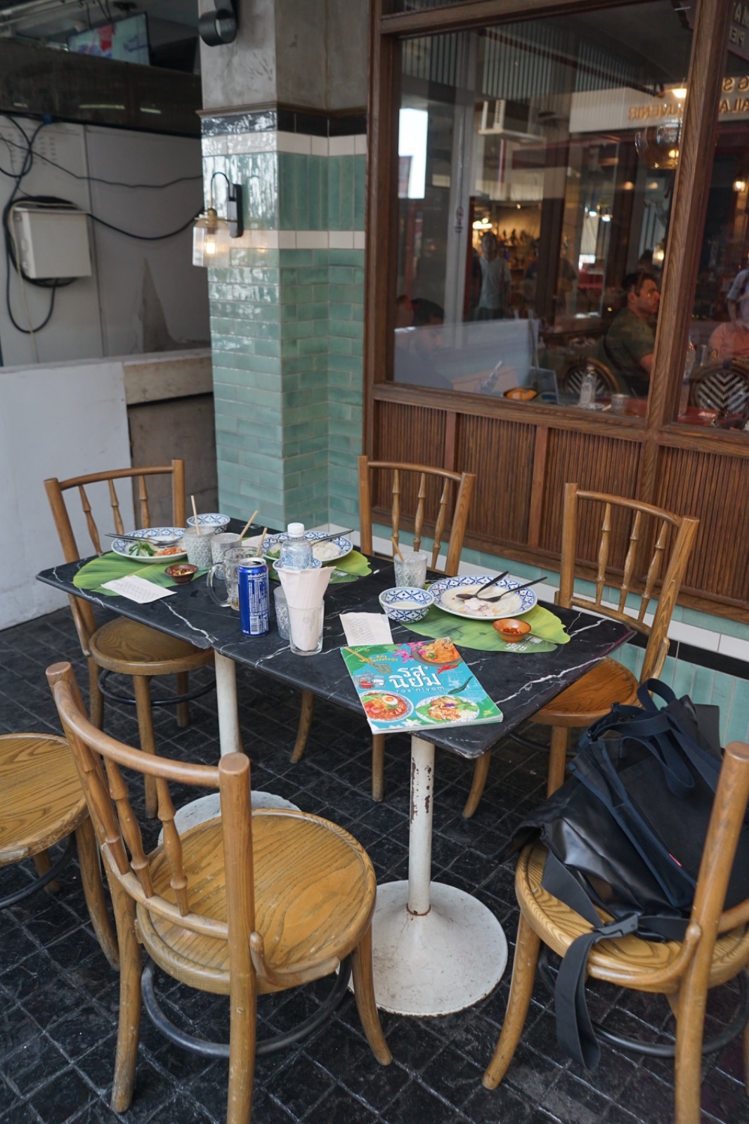 รสนิยม - Rosniyom ambiance image 3