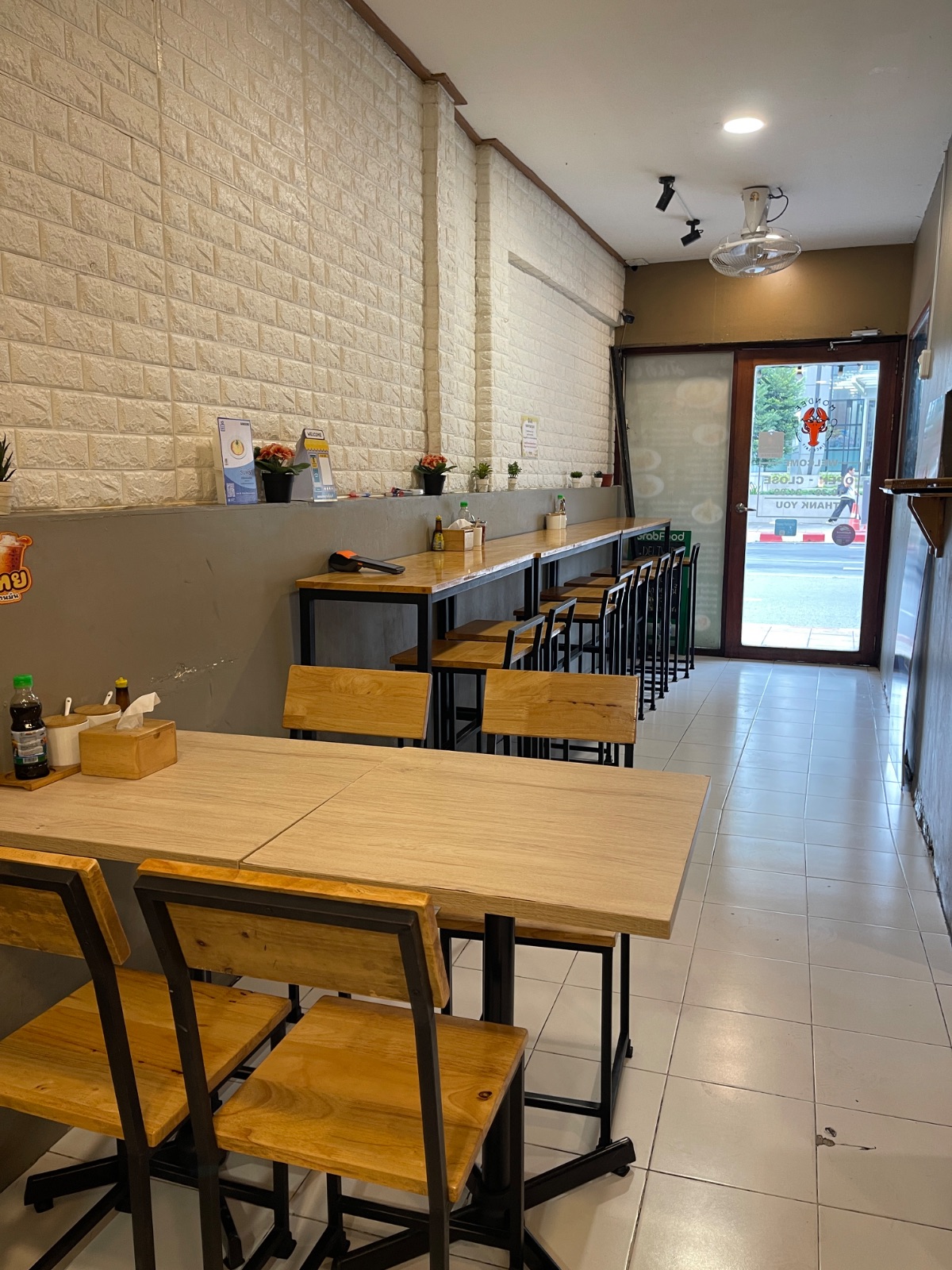 มันดี - Mondee ambiance image 1