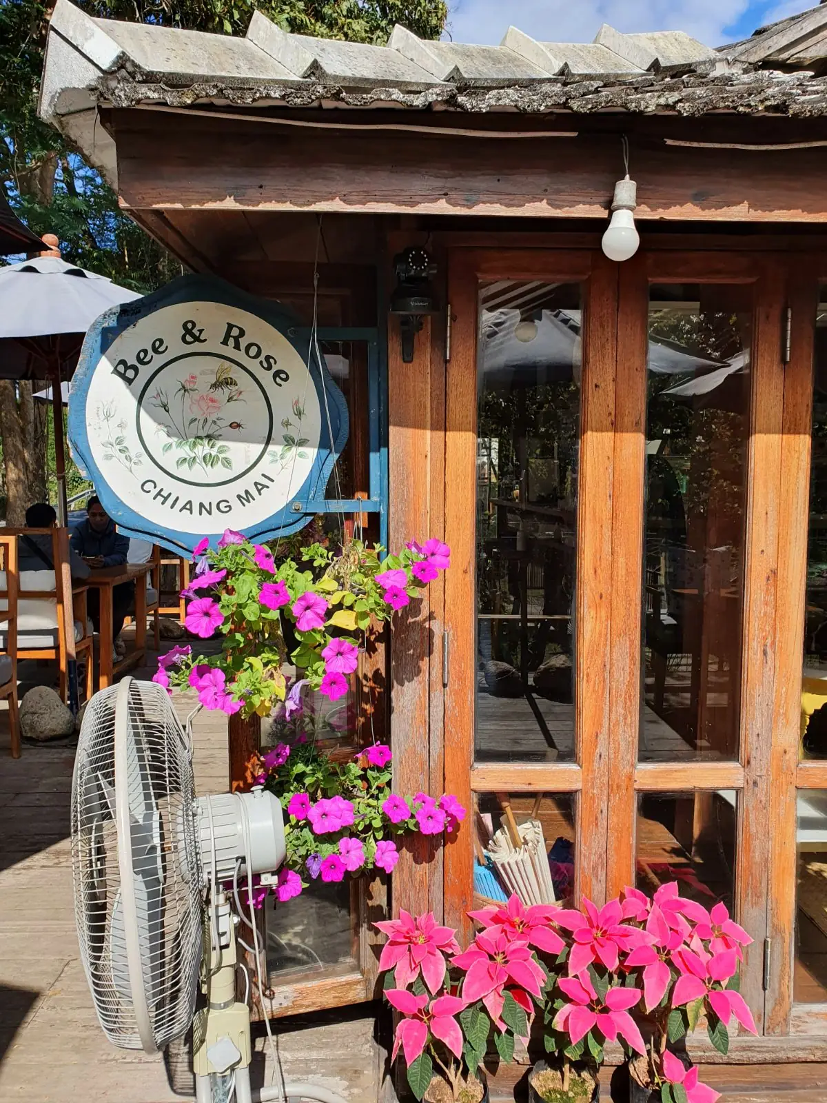 Bee & Rose Cafe overall image 1