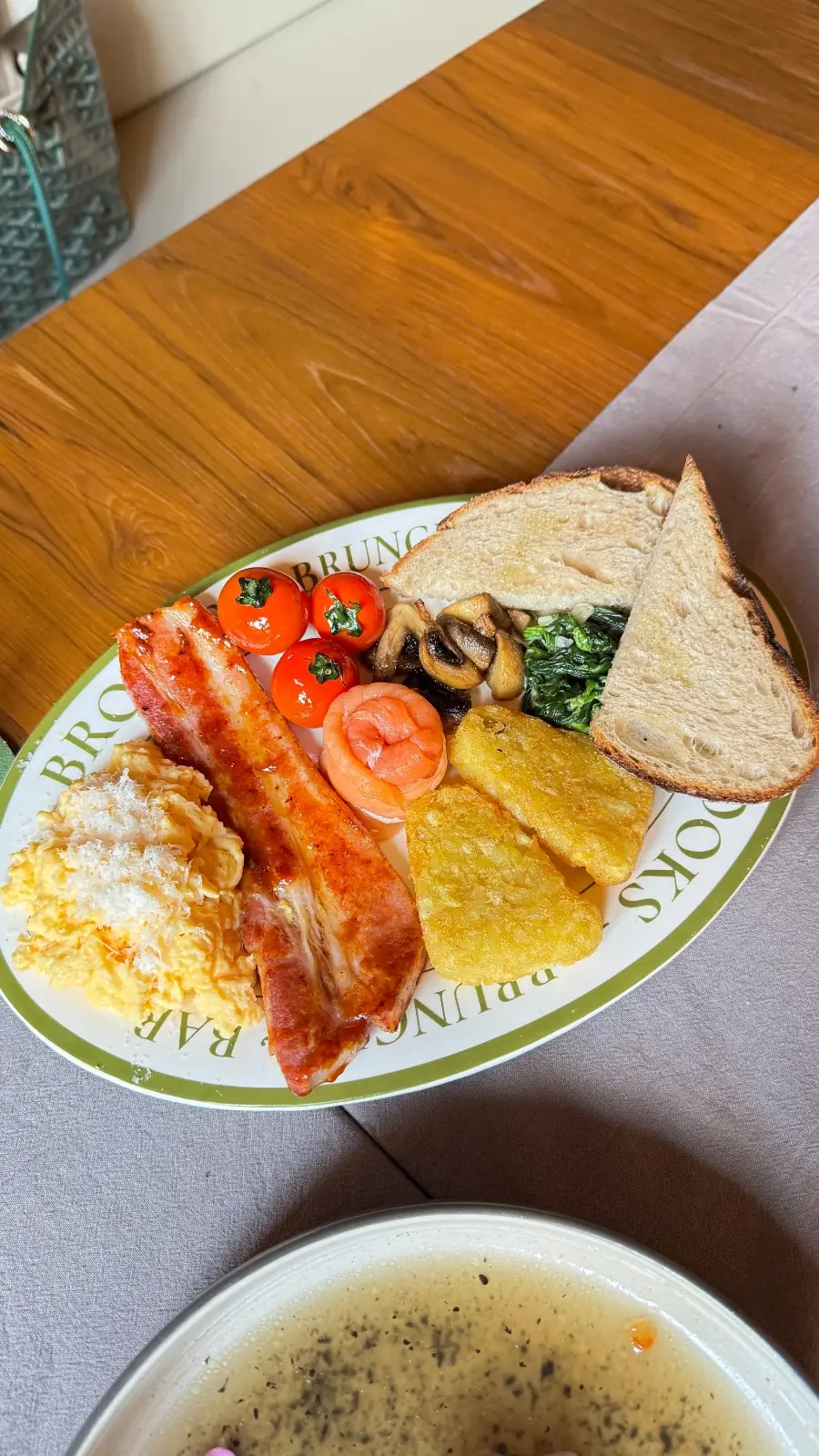 Brooks Brunch & Bar - Ari hero image 2