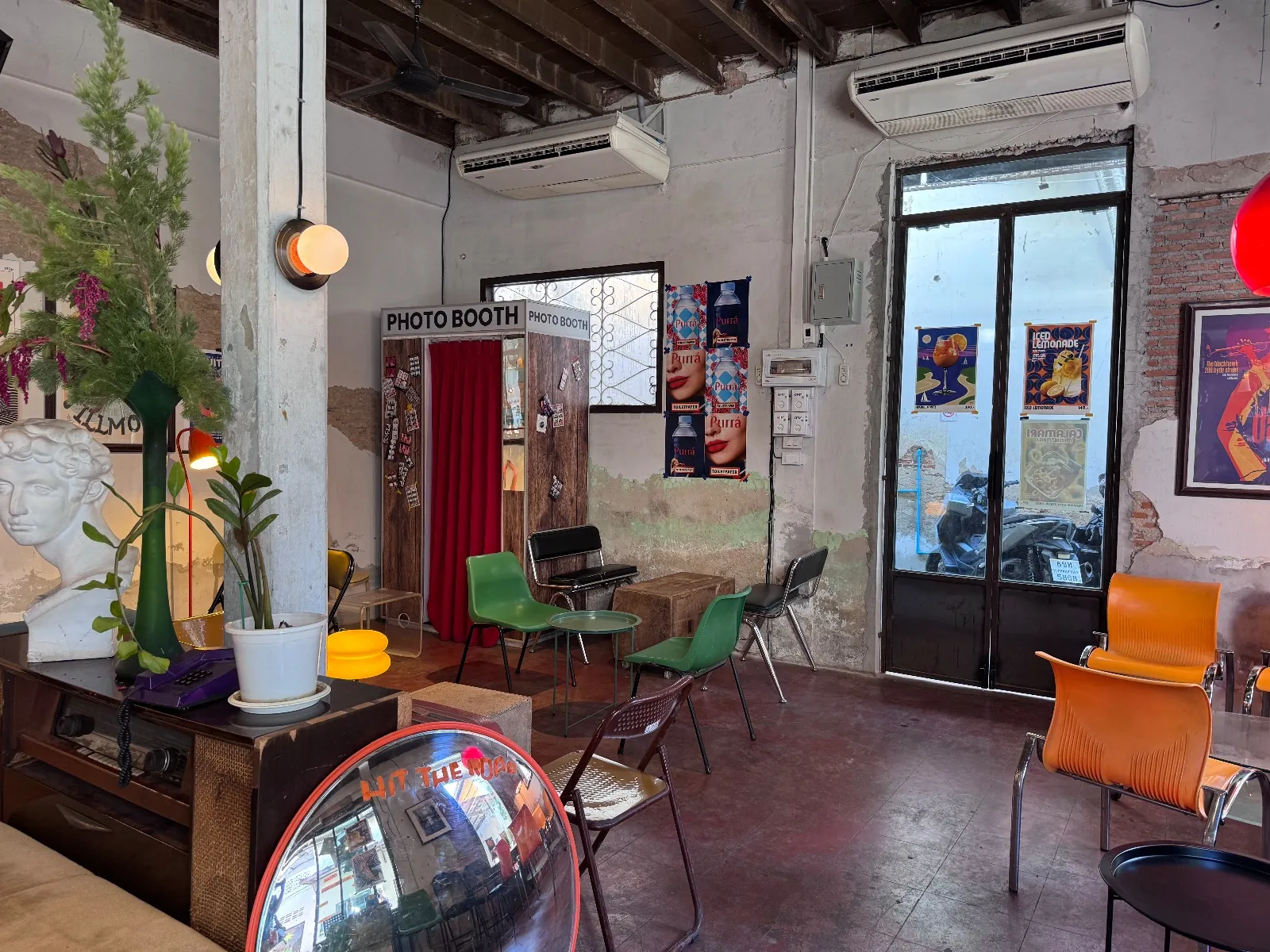 Hit the road ambiance image 1