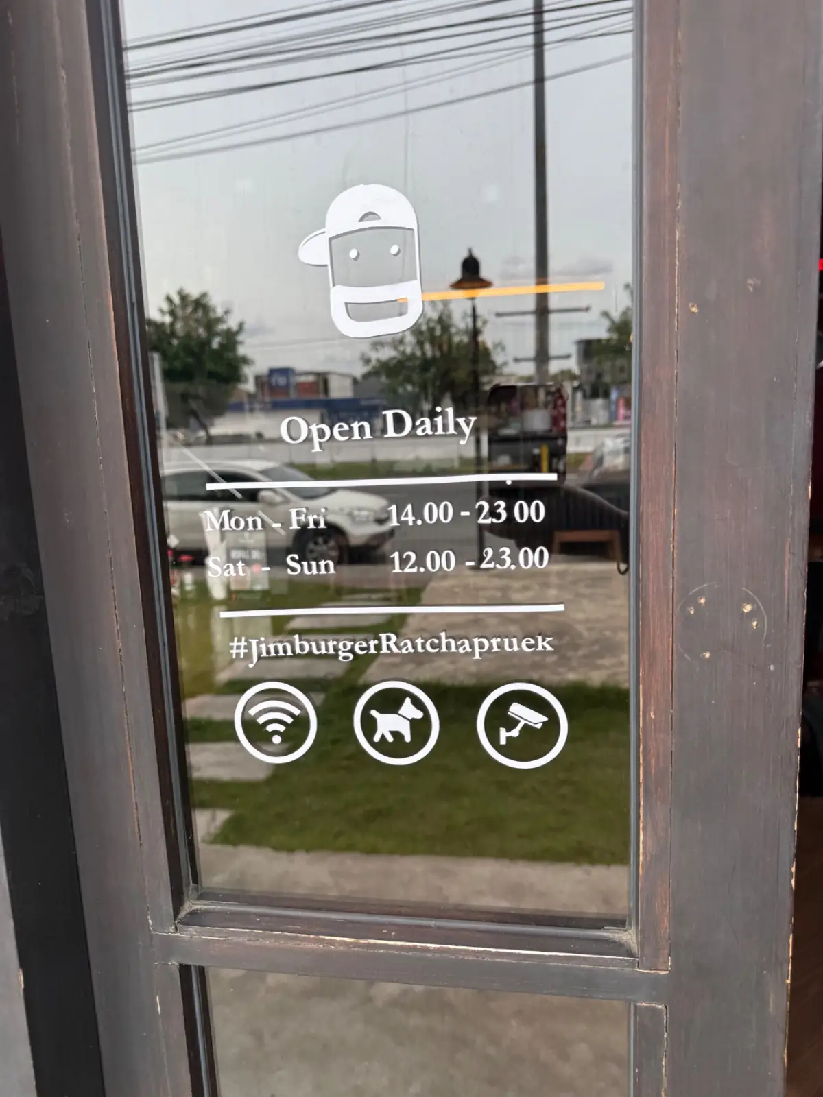 Jim's Burgers & Beers - ราชพฤกษ์ ambiance image 1