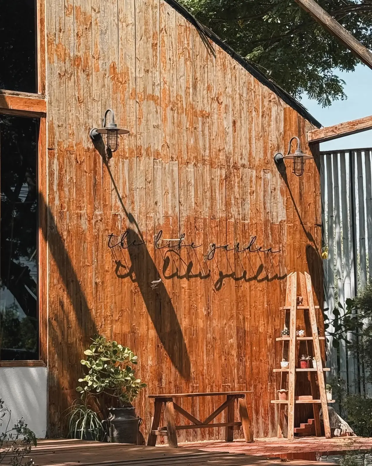 The Life Garden Cafe ambiance image 4