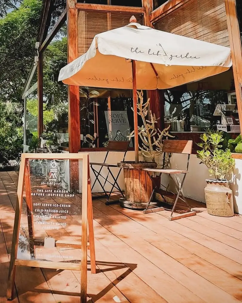 The Life Garden Cafe ambiance image 5