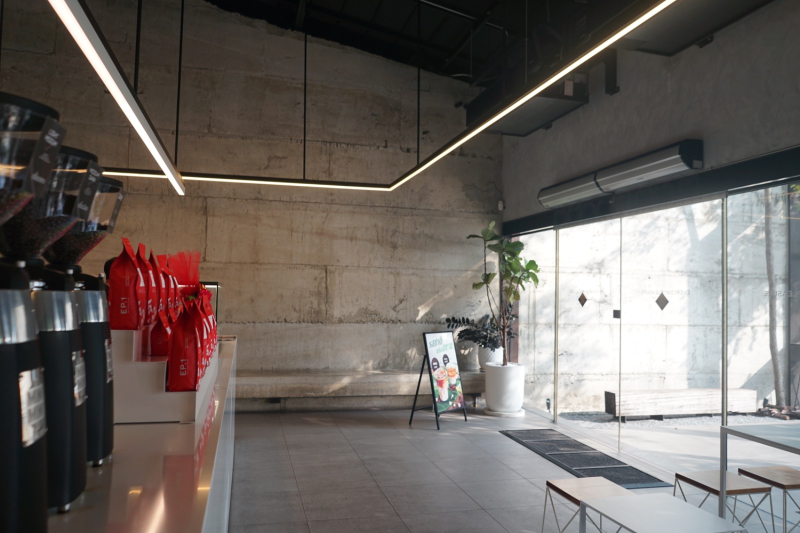 EP.1 COFFEE & ROASTERY ambiance image 9