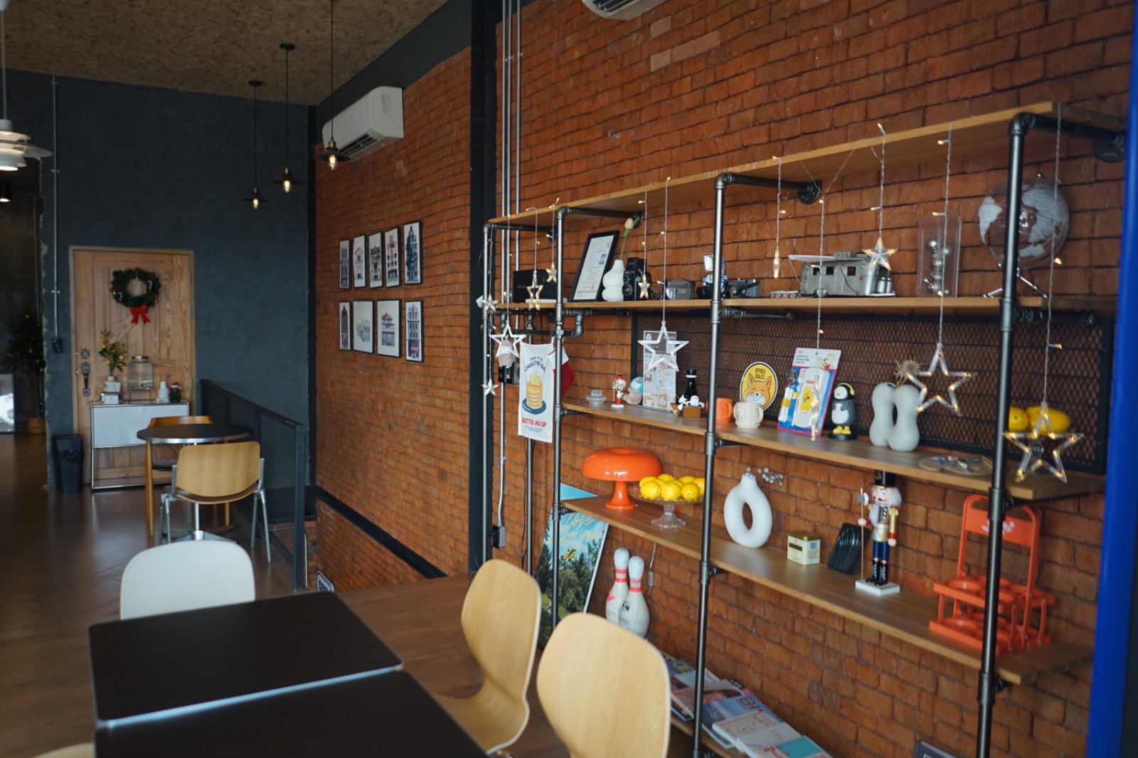 DoongDoong Cafe ambiance image 3