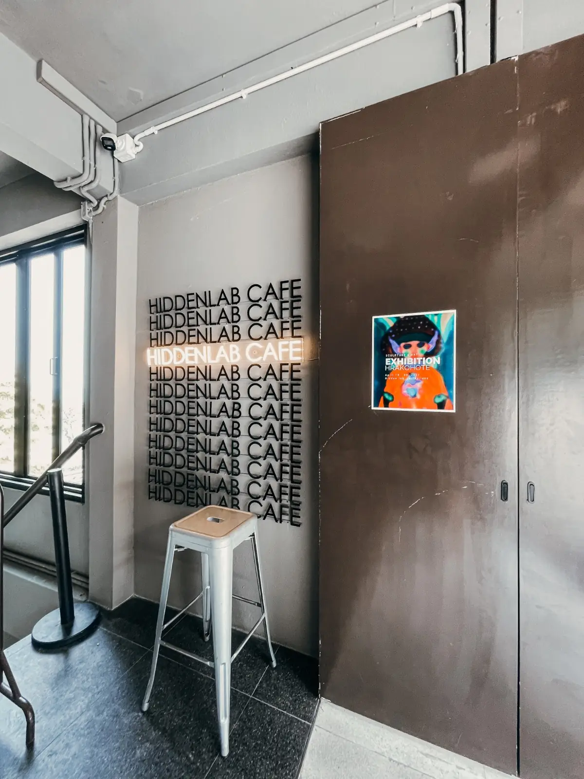 Hidden Lab ambiance image 1