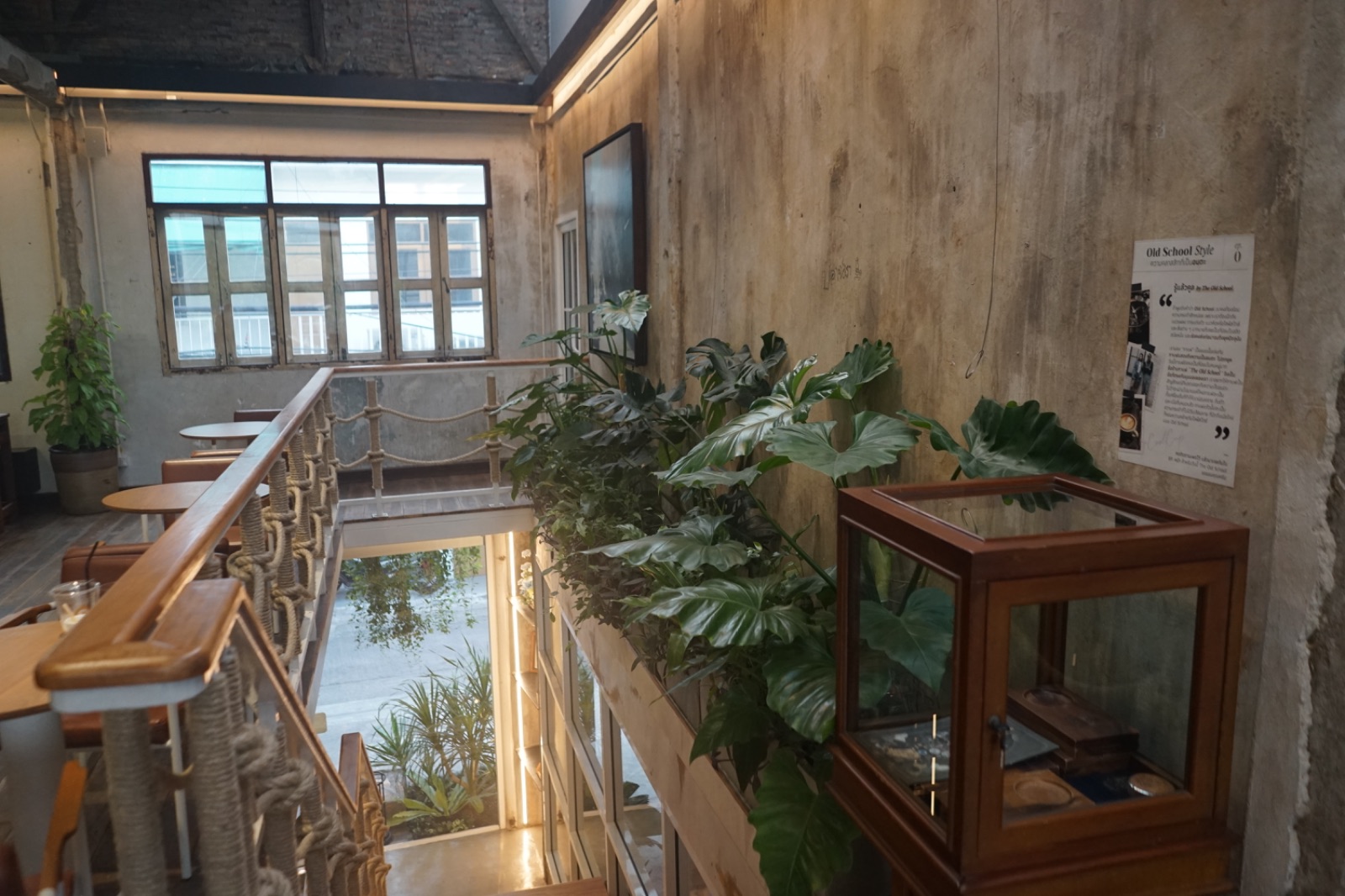 The Old School เจริญนคร ambiance image 5