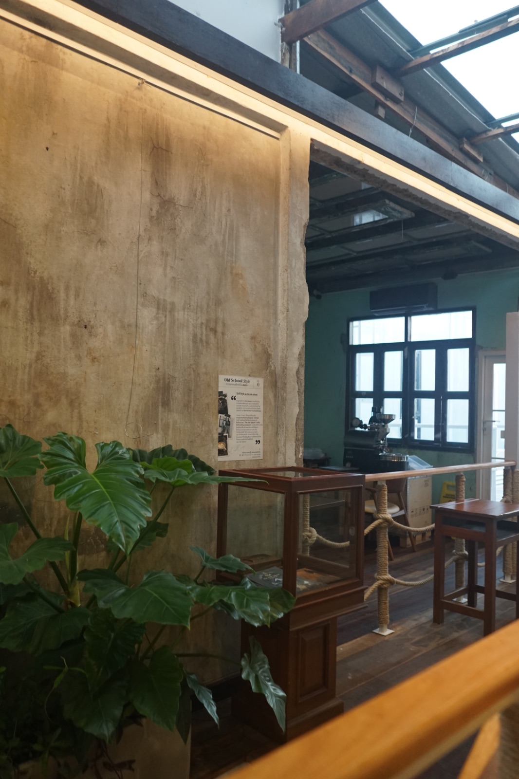 The Old School เจริญนคร ambiance image 7