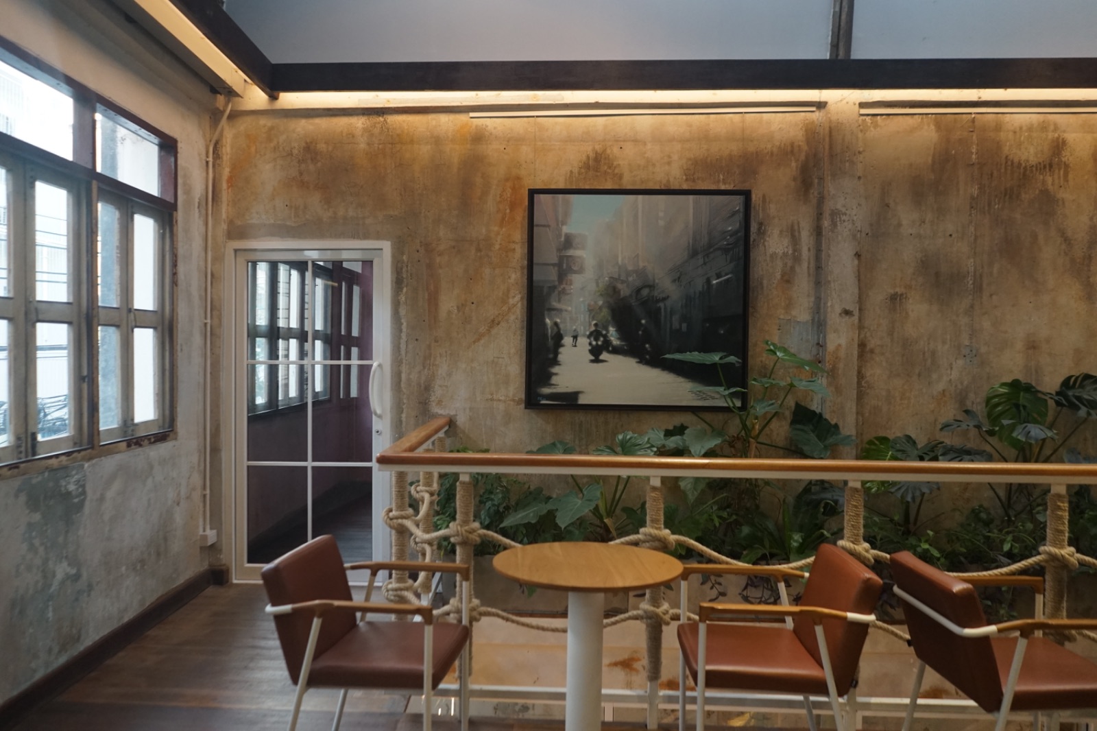 The Old School เจริญนคร ambiance image 2