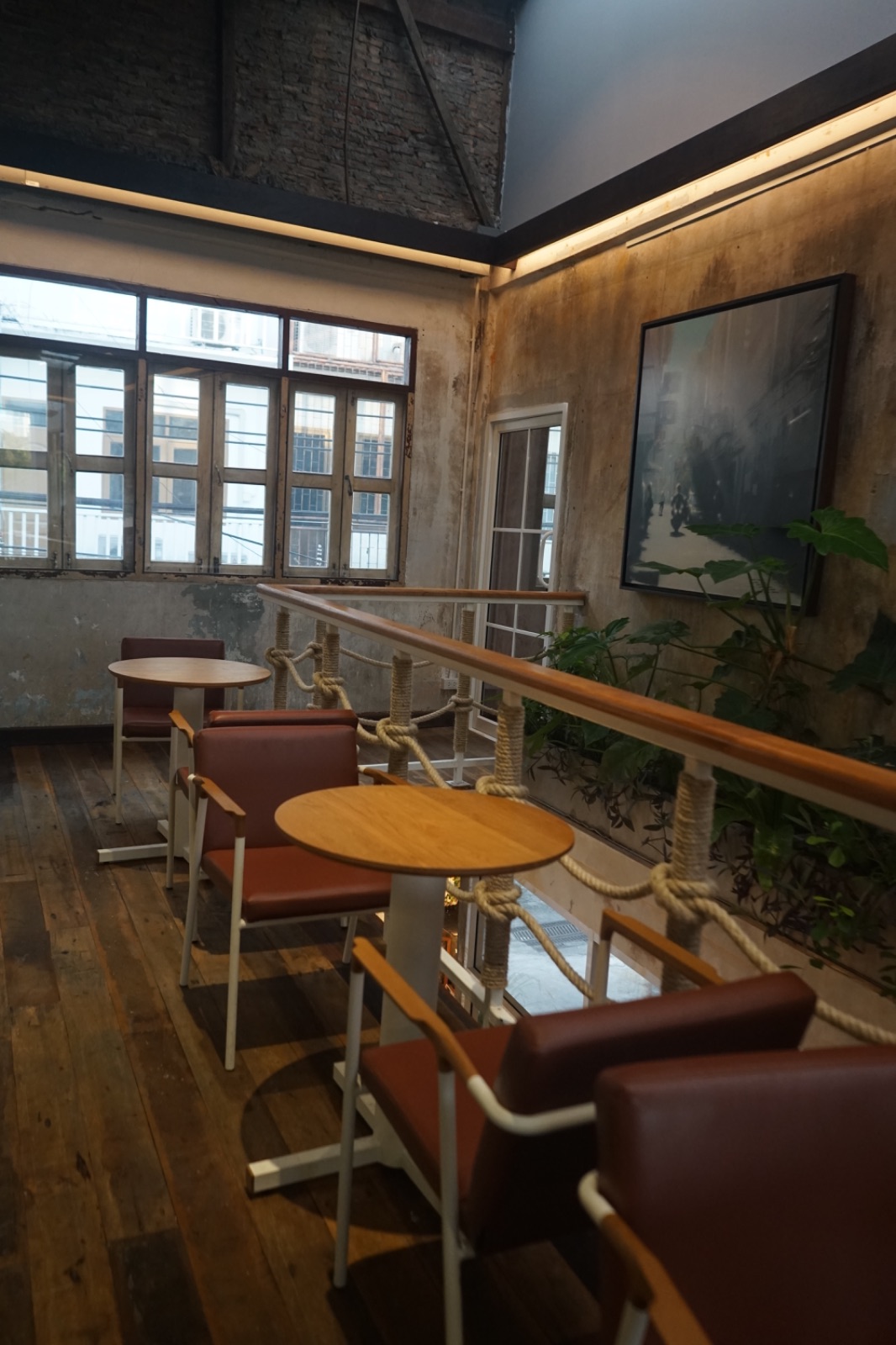 The Old School เจริญนคร ambiance image 8