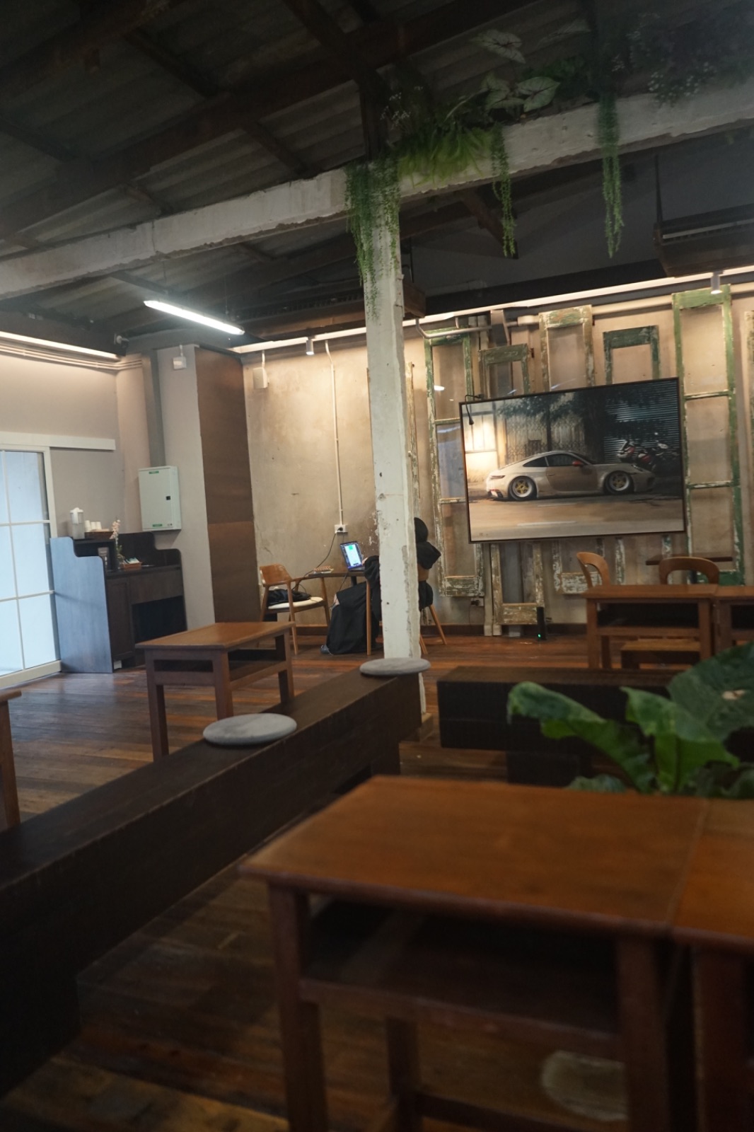 The Old School เจริญนคร ambiance image 9