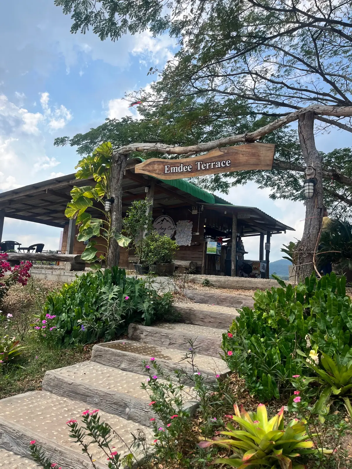 ริมอ่างคาเฟ่ ambiance image 1