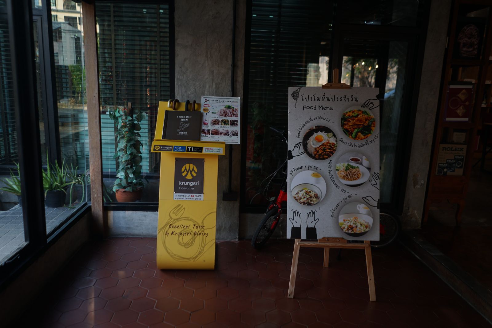 Fusion Cafe John ambiance image 8