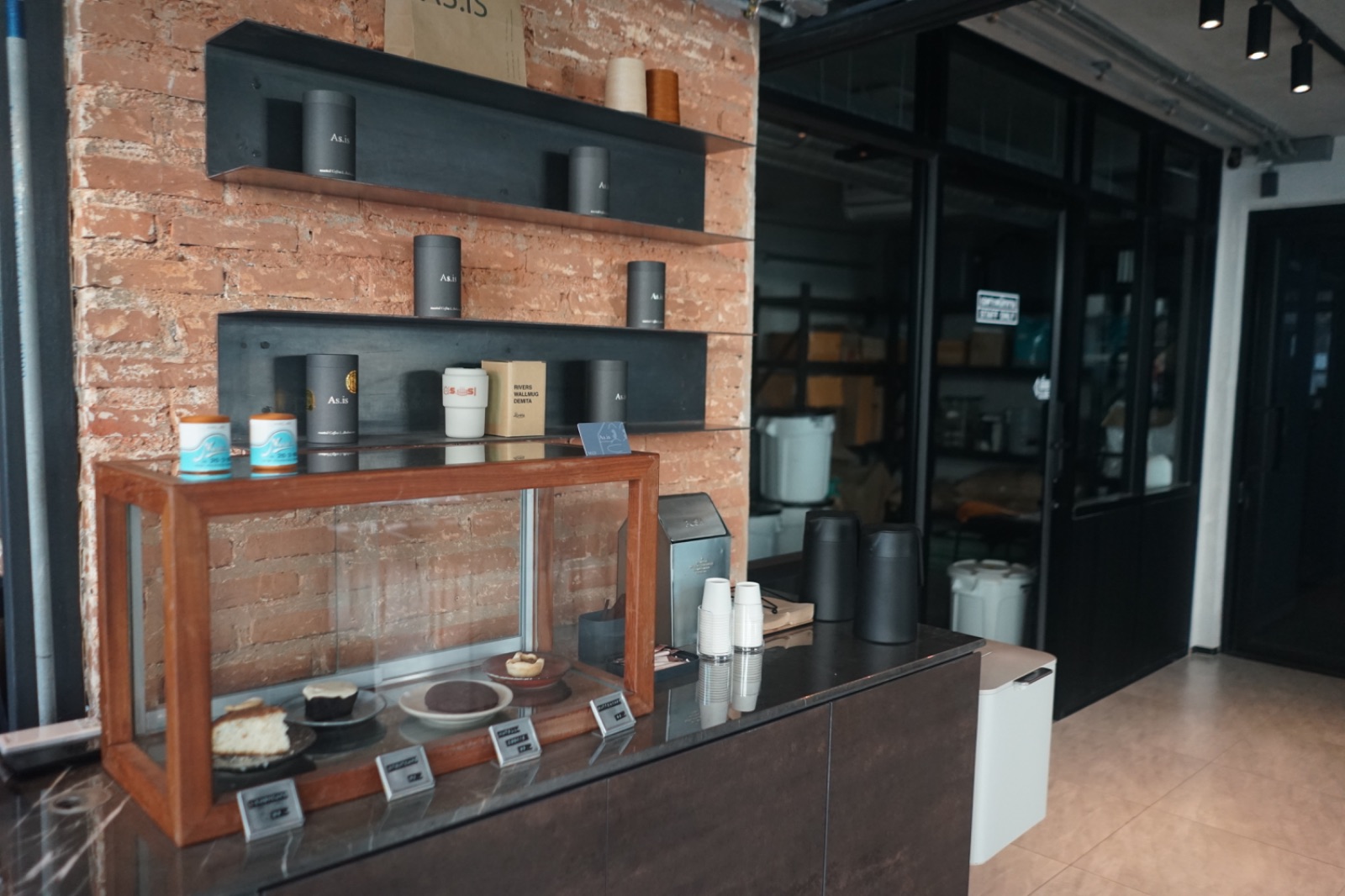 As.is l Roasting Co. ambiance image 5