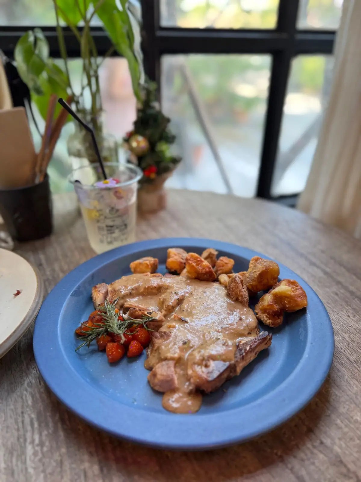 Rawvaela Cafe food image 1