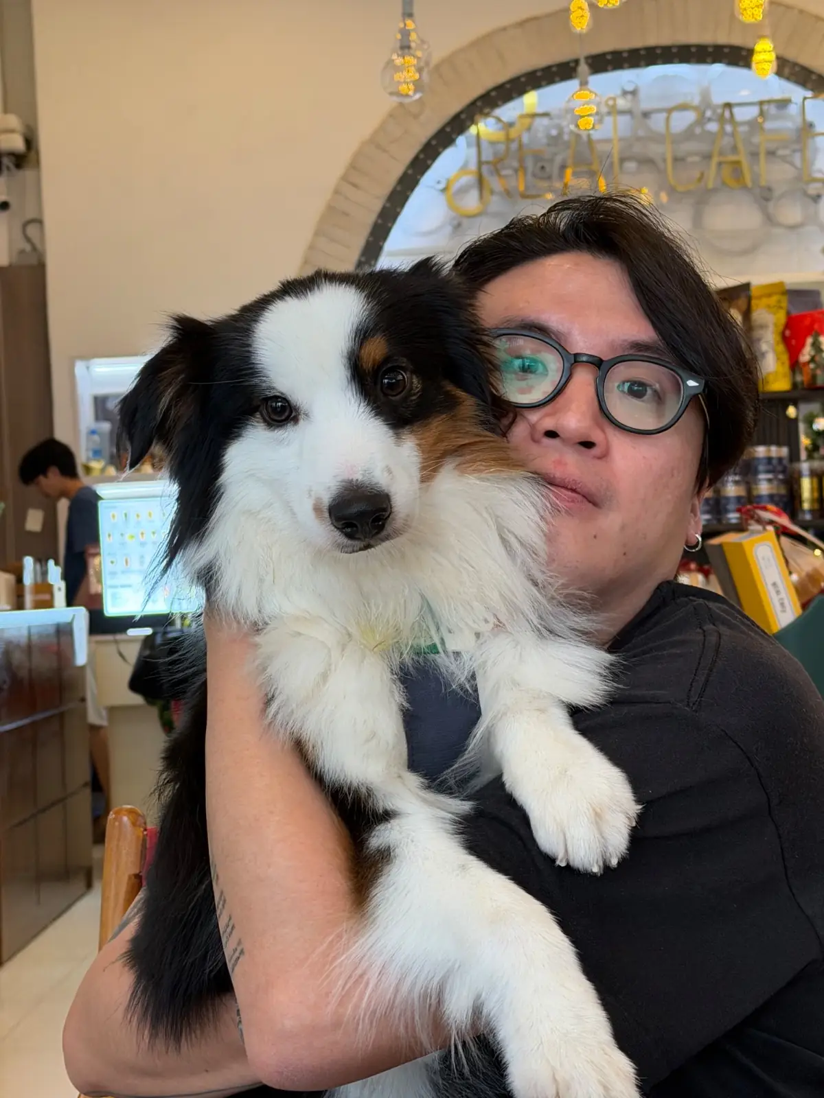 Real Cafe pets image 1