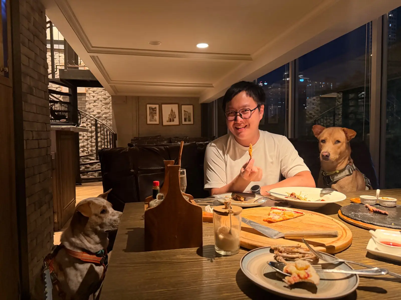 Mont Calzone Bangkok - Habito Mall ambiance image 1