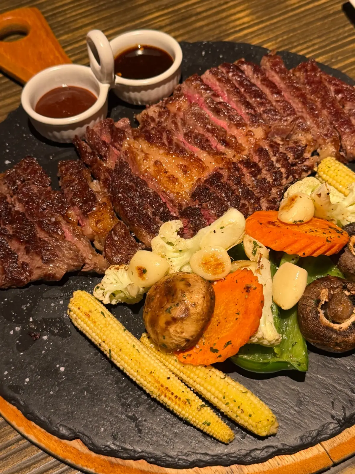 Mont Calzone Bangkok - Habito Mall food image 1