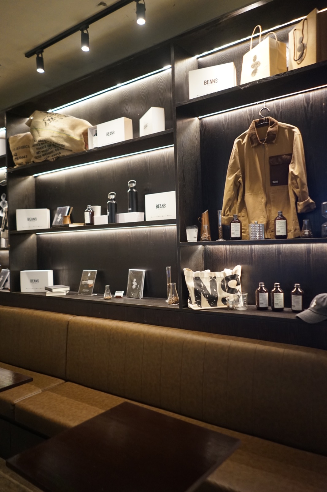 BEANS Coffee Roaster - Central Park ambiance image 2