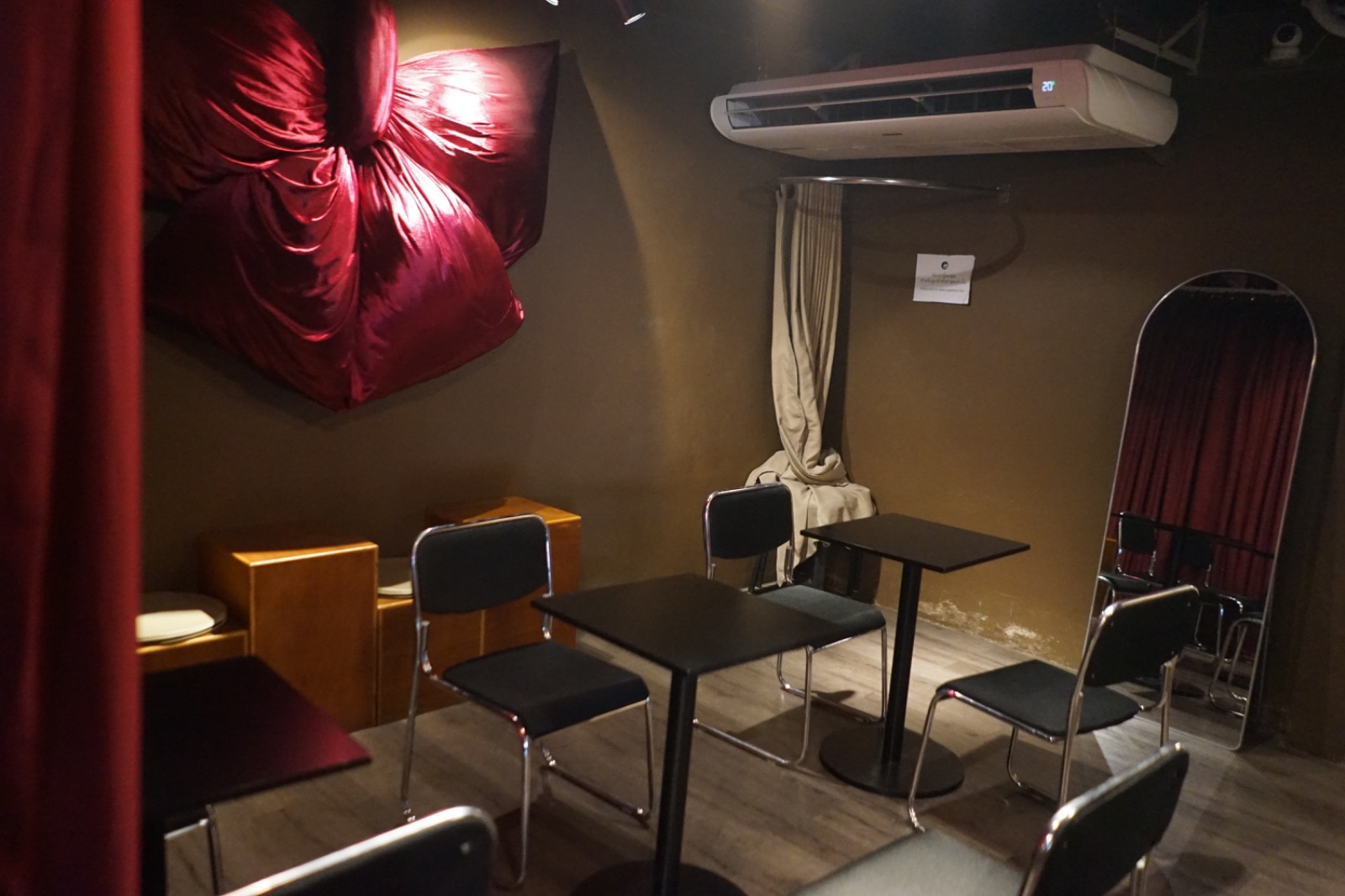 TRUST ambiance image 11