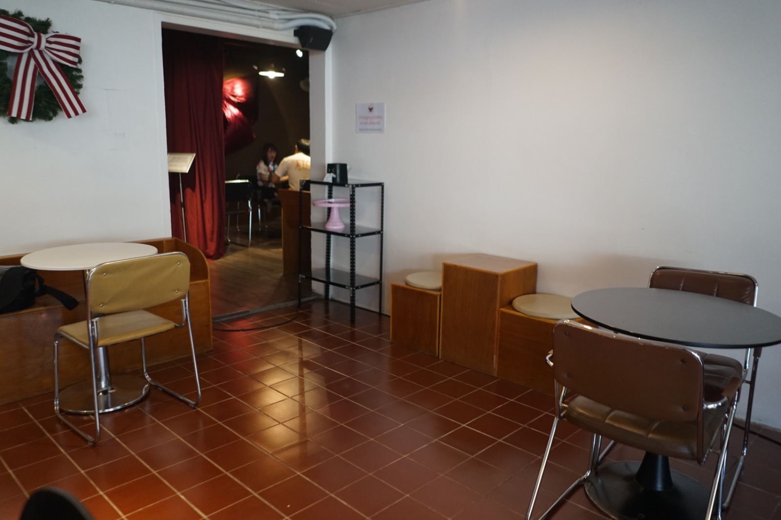 TRUST ambiance image 3