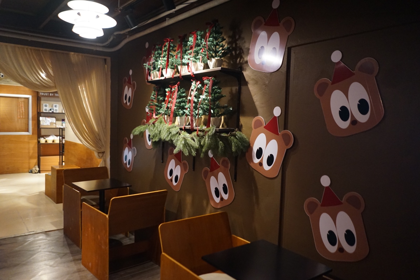 TRUST ambiance image 14