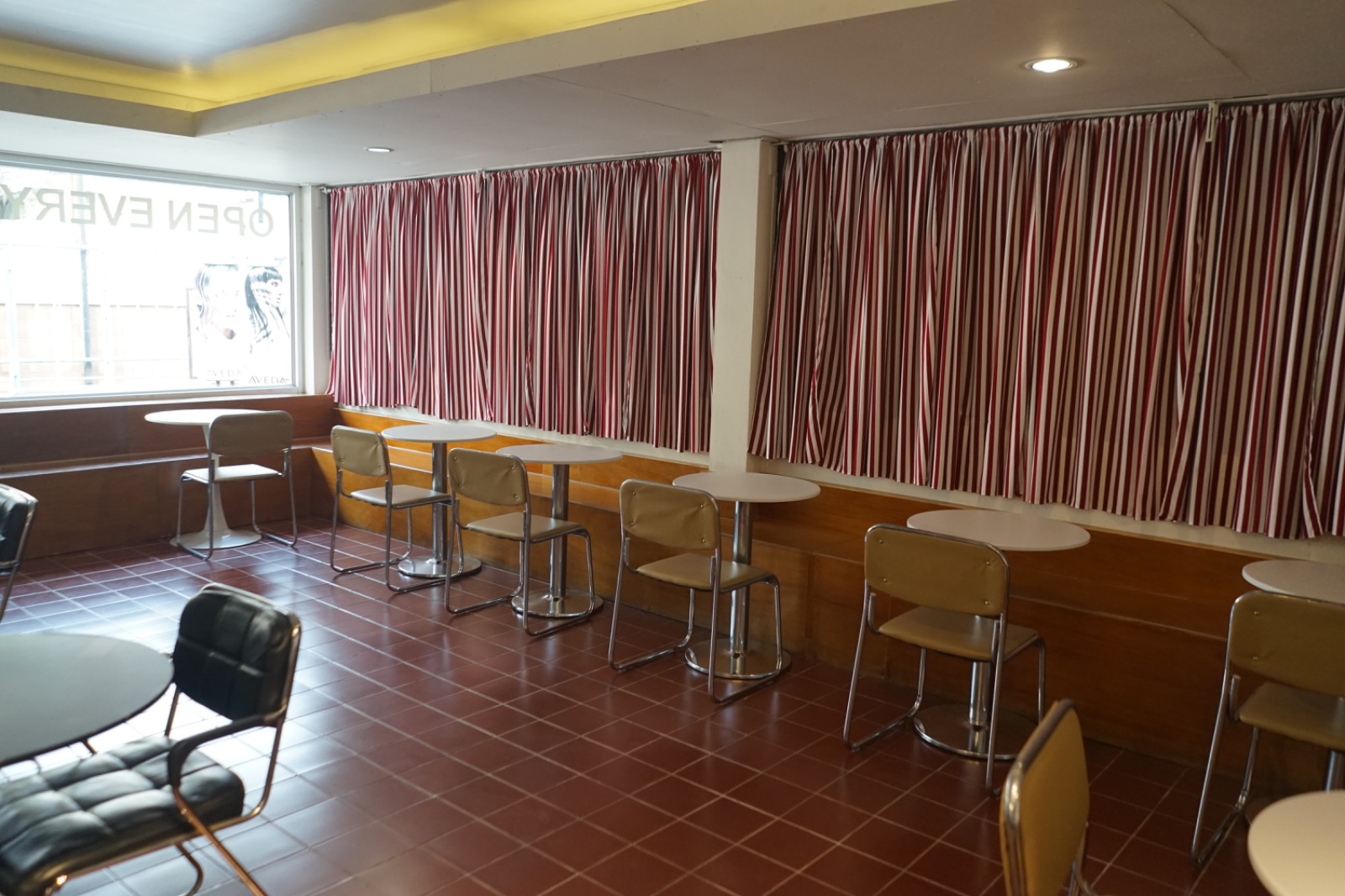 TRUST ambiance image 9