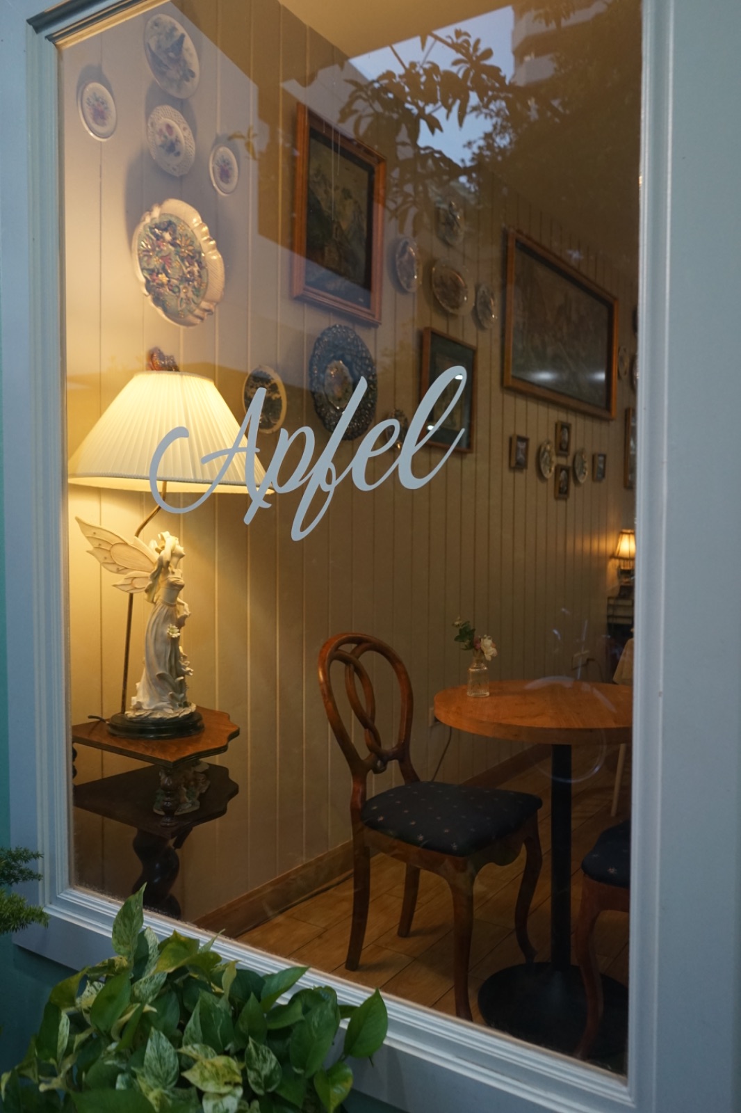 Apfel Cafe hero image 2