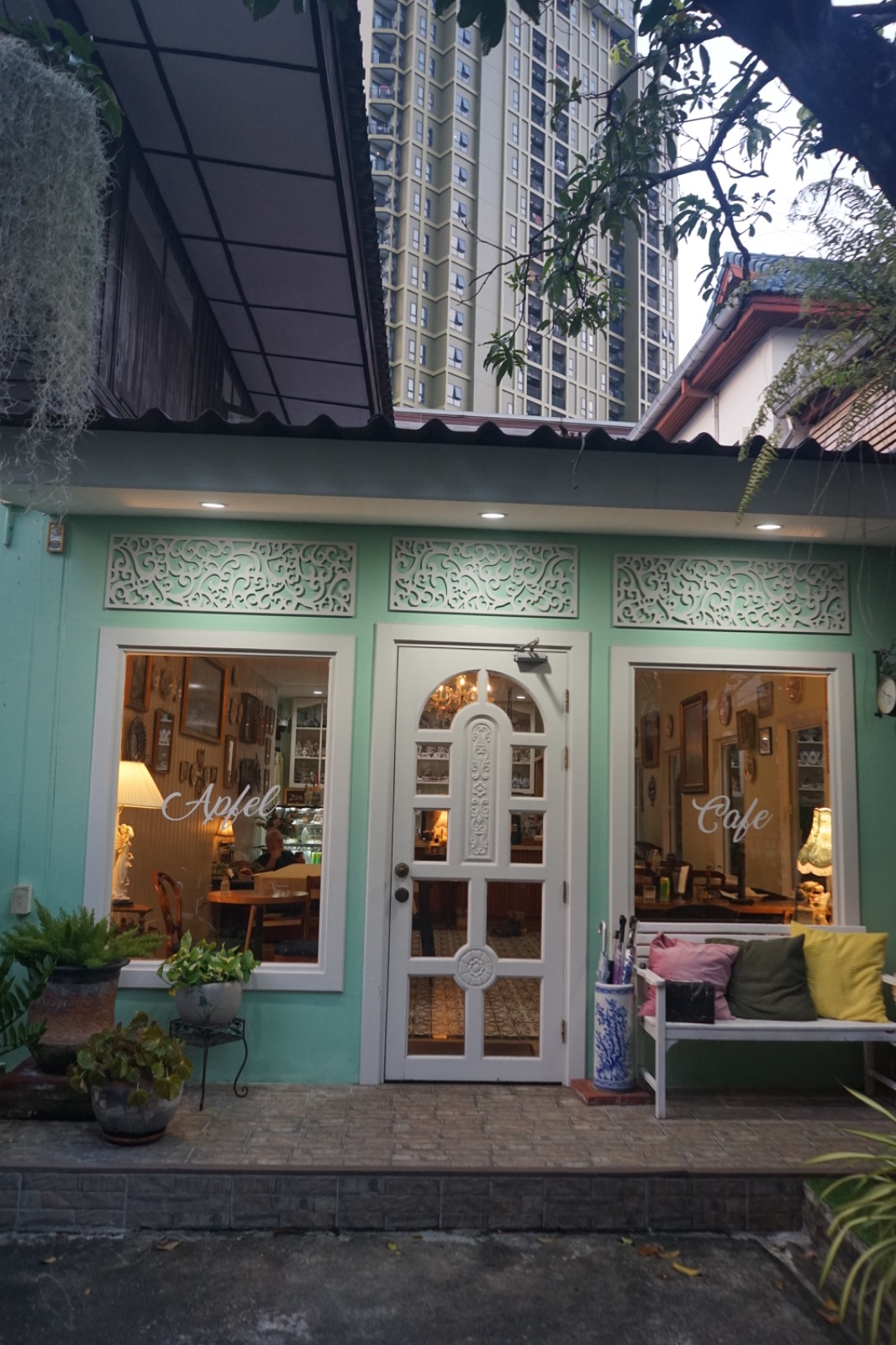 Apfel Cafe ambiance image 6