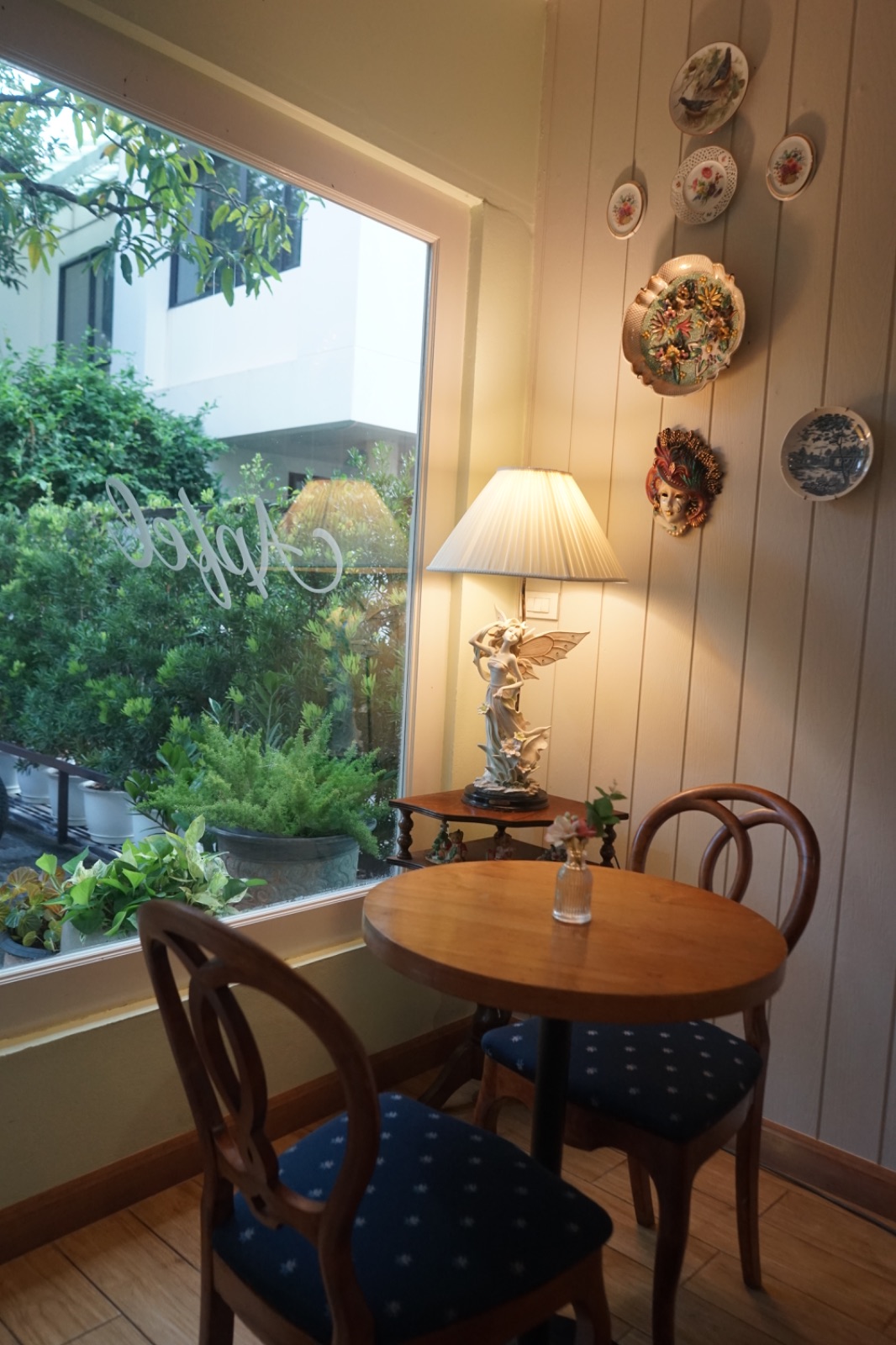 Apfel Cafe ambiance image 1