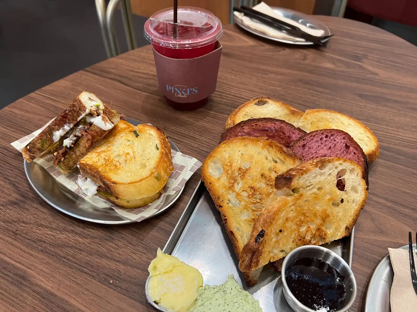 Pinki's Deli - Ekkamai other image 4