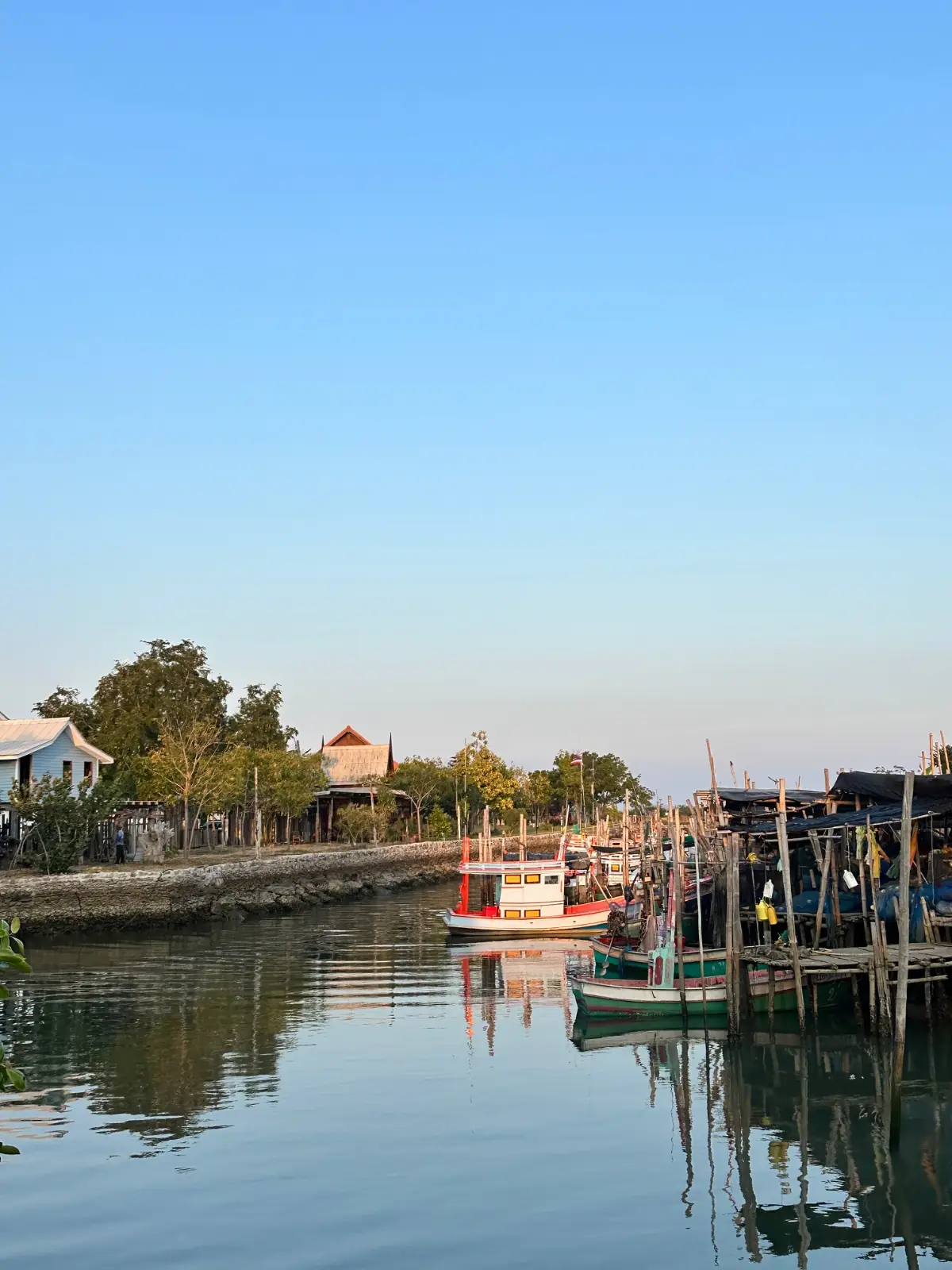 ครัวเข้าท่า คาเฟ่ - ปากคลองหาดเจ้า overall image 1