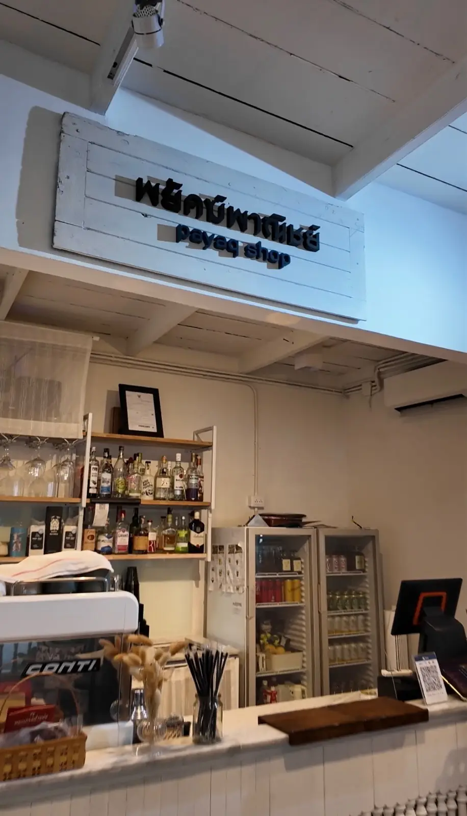 Payaq Gallery Cafe & Bar ambiance image 2