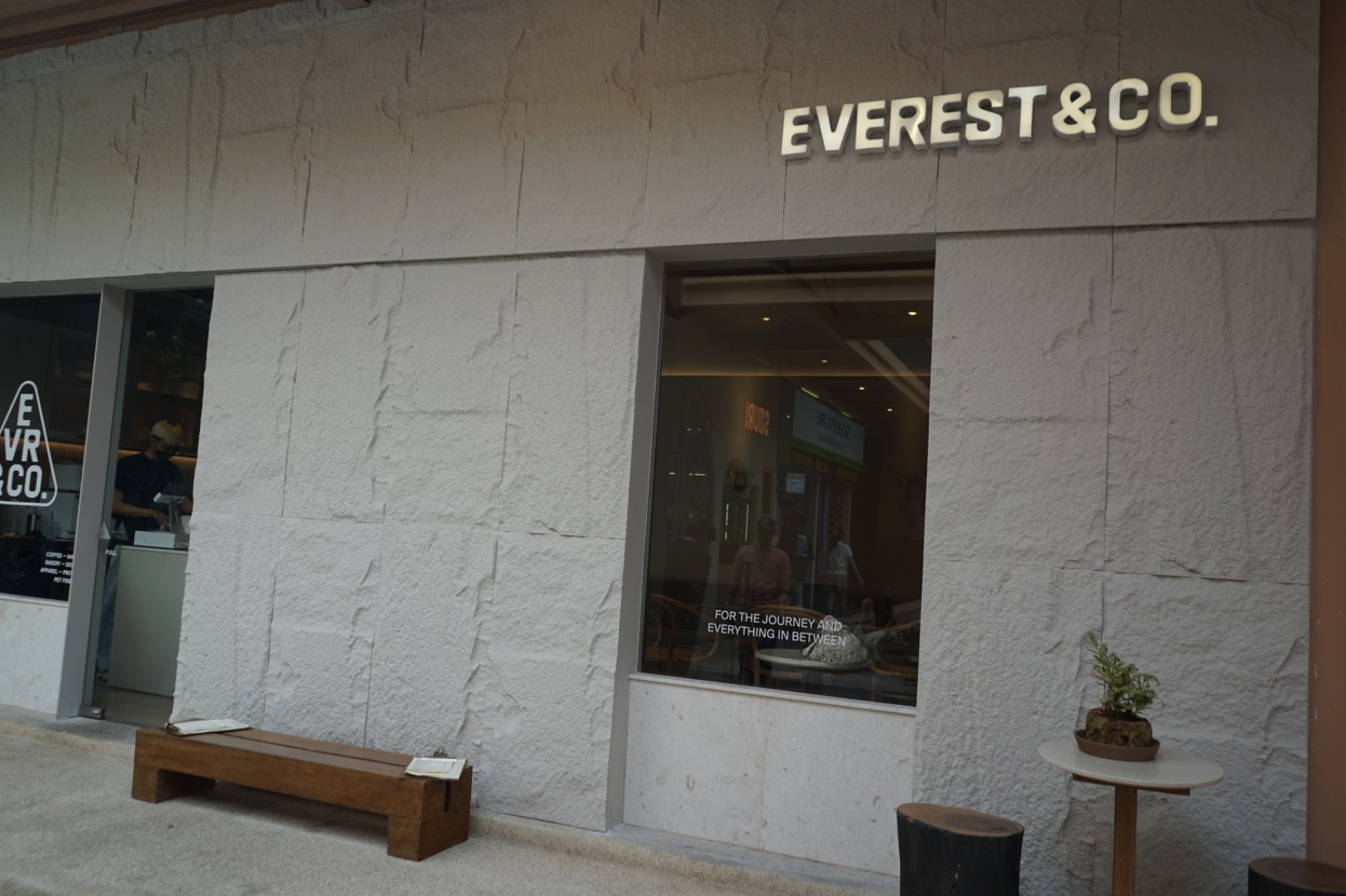 Everest & Co. - Gump's Ari ambiance image 5