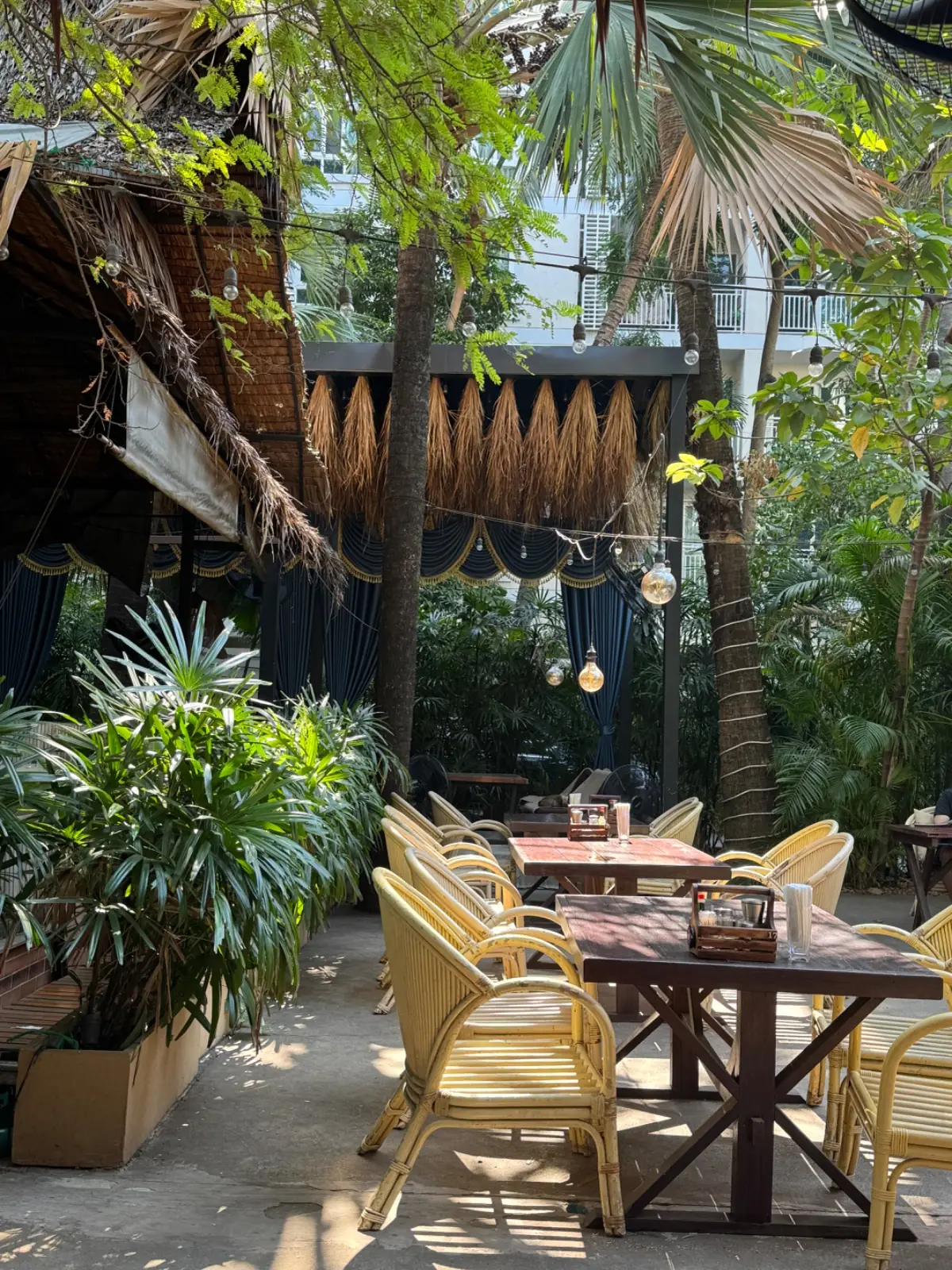 Bagel Shop - Yen Akat overall image 3