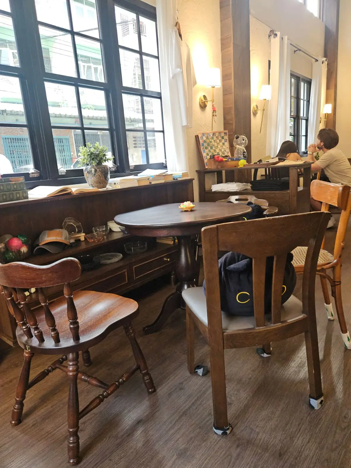 Anatta Coffee and Undefined Space ambiance image 1