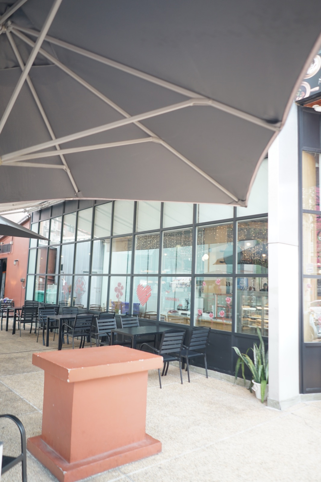 8 SECONDS ambiance image 3