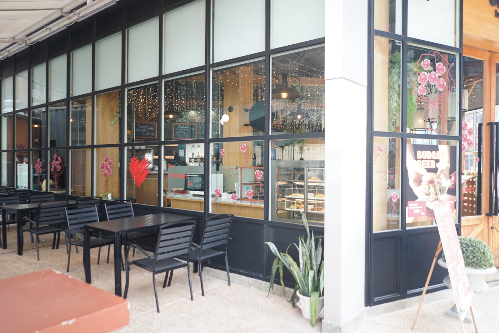 8 SECONDS ambiance image 2