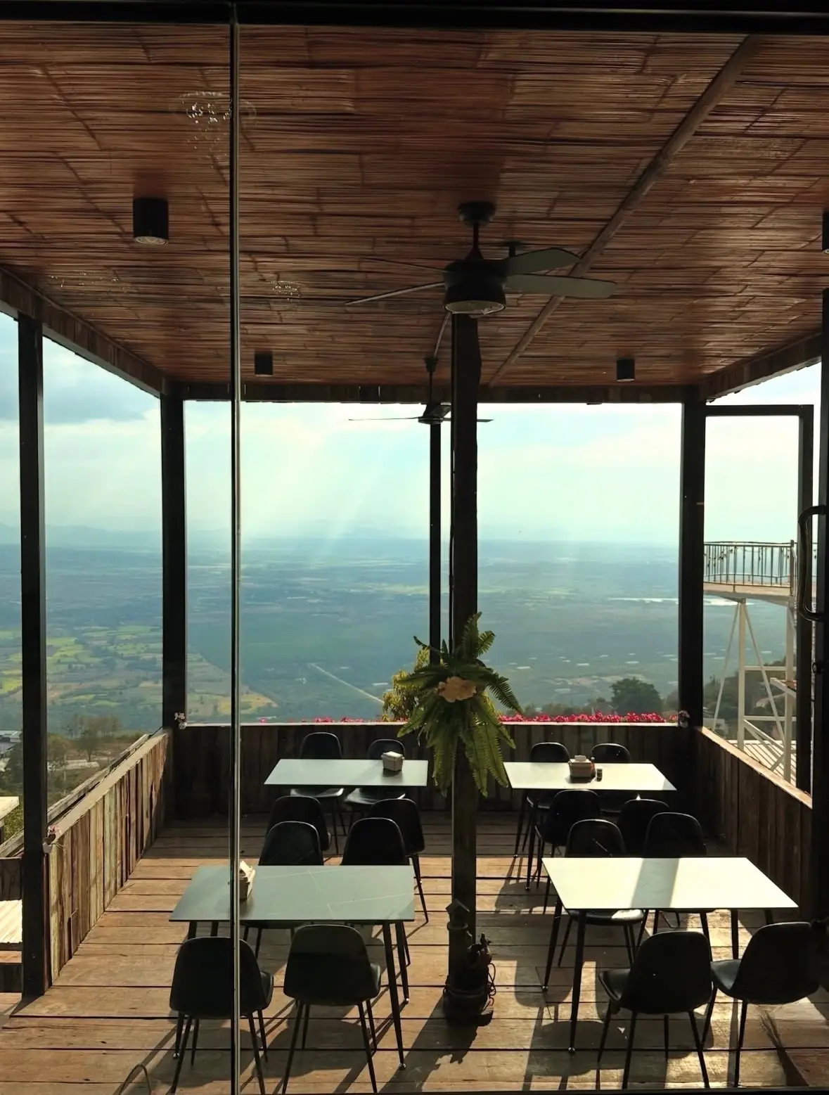 ฟอสซิลแคมป์&คาเฟ่ overall image 1