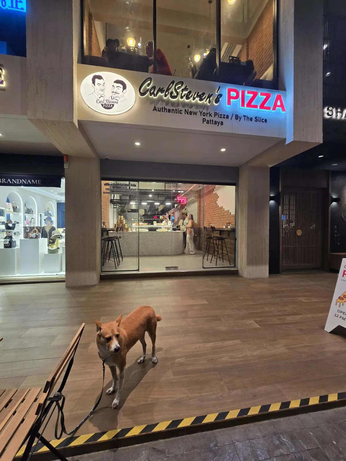 CarlStevens Pizza ambiance image 1