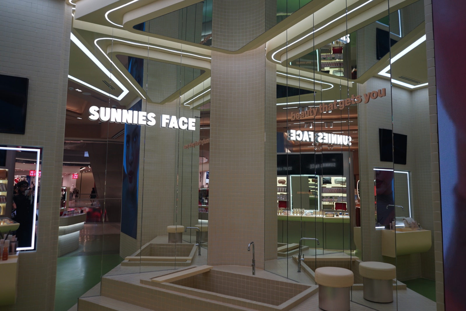 Sunnies World - Central Park hero image 3