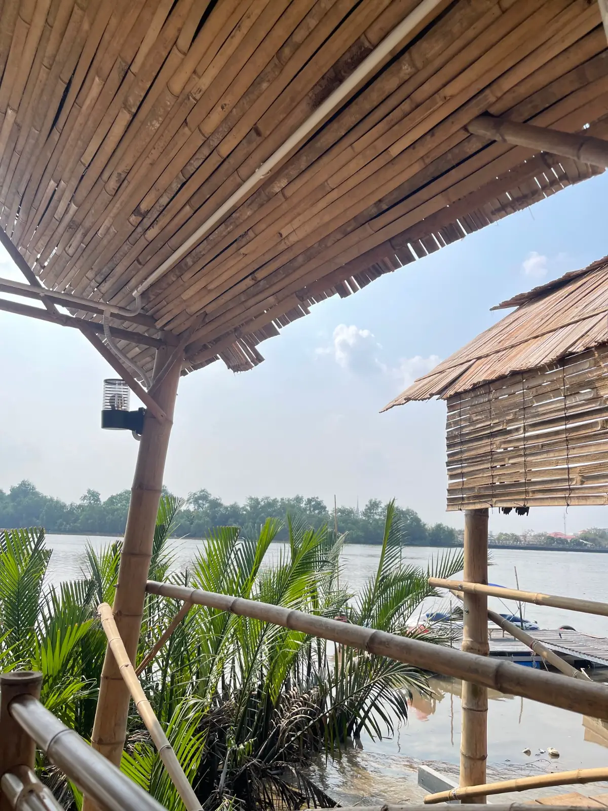 ครัวปลาเถื่อน ambiance image 1