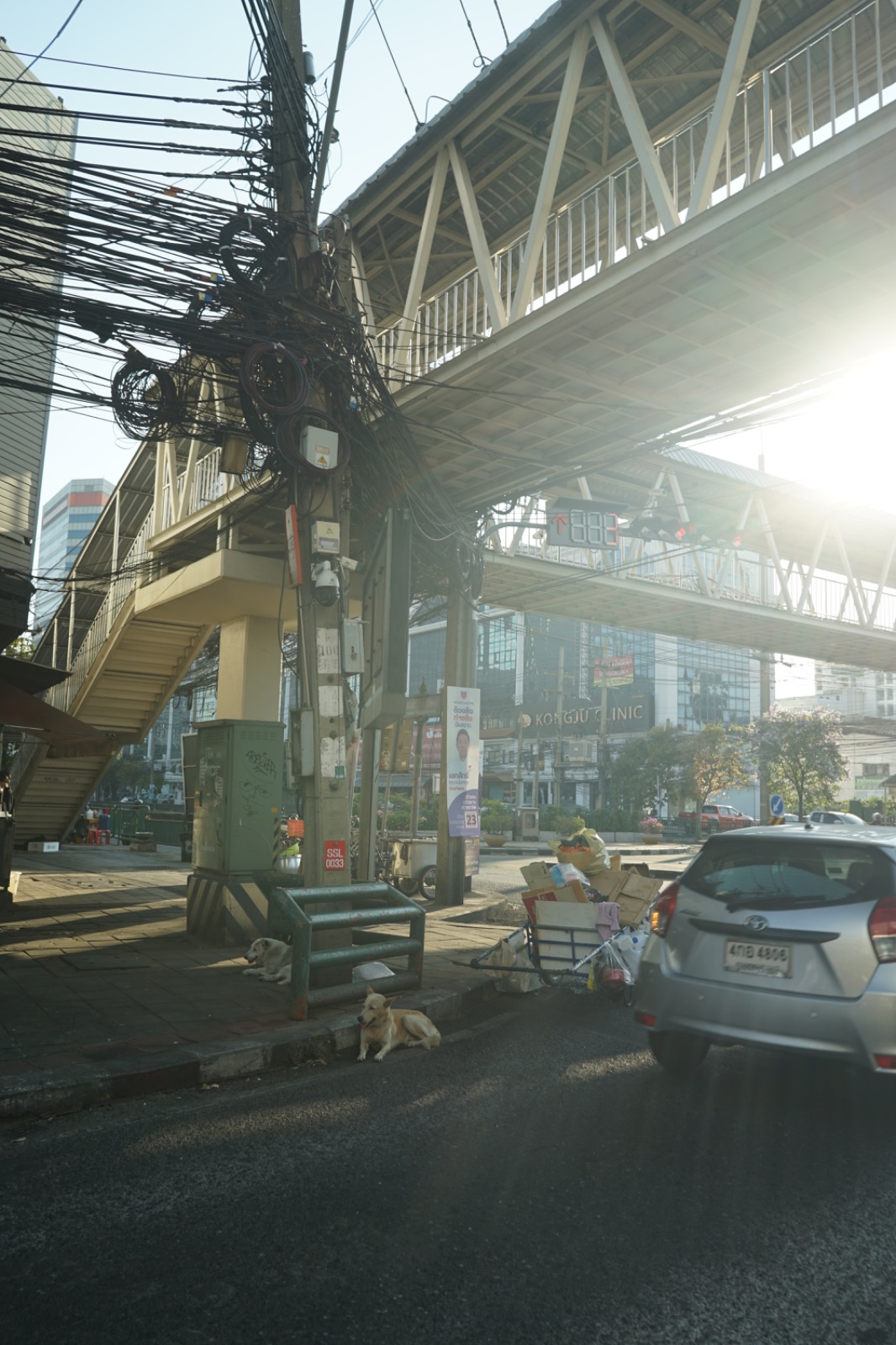 ZAP STATION ambiance image 8