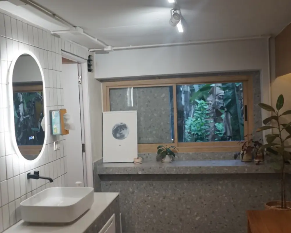 AMPLE coffee & bakery ambiance image 5