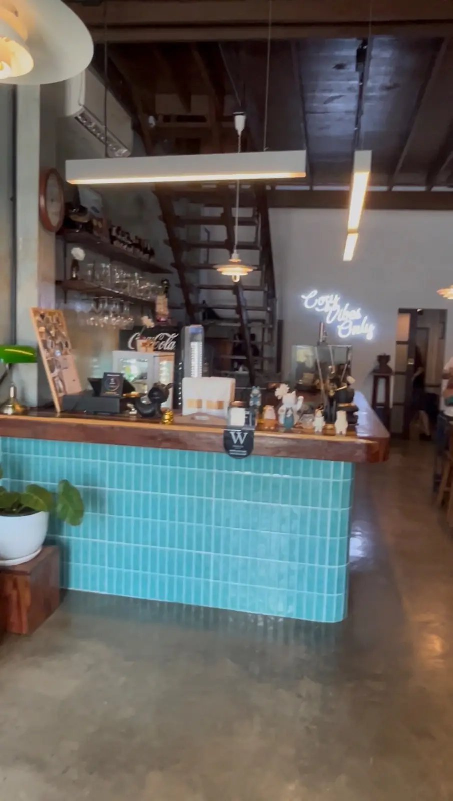 W Double You Bistro cafe’ ambiance image 1