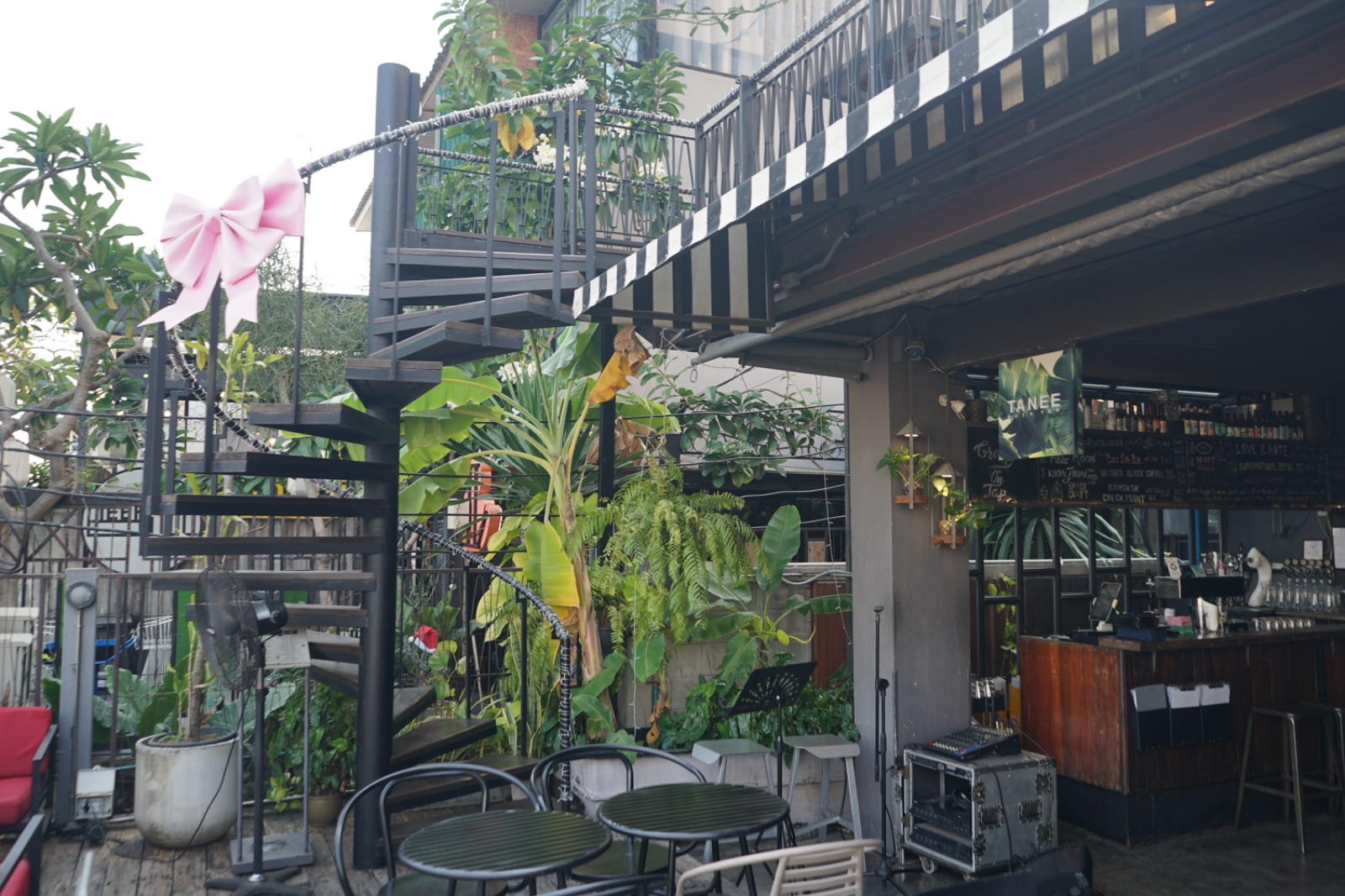 N10café overall image 4