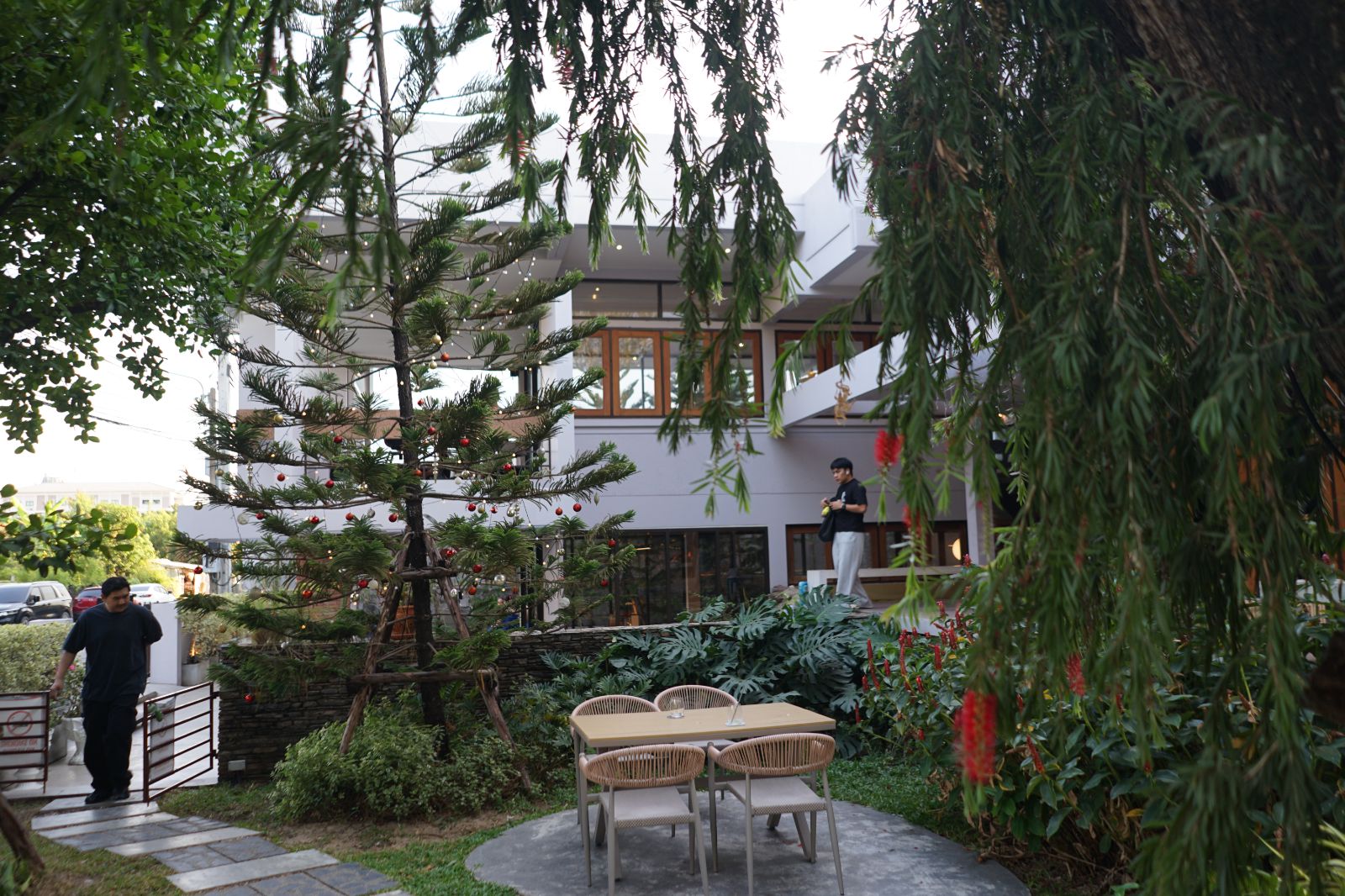 Feed the Beast ambiance image 18